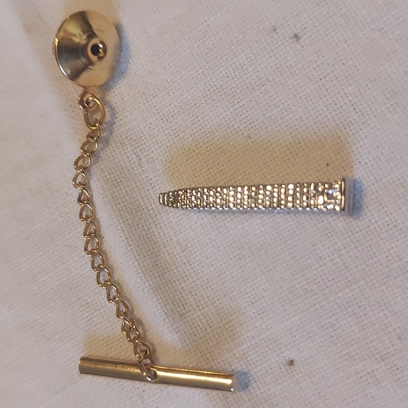 VINTAGE SOUVENIR WASHINGTON DC MONUMENT TIE TAC - Picture 2 of 3